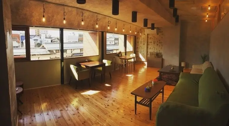 Ortak Ranzalı Oda, Sadece kadınlar için