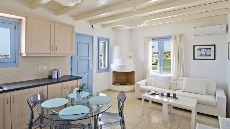 Villa (Iraklia)