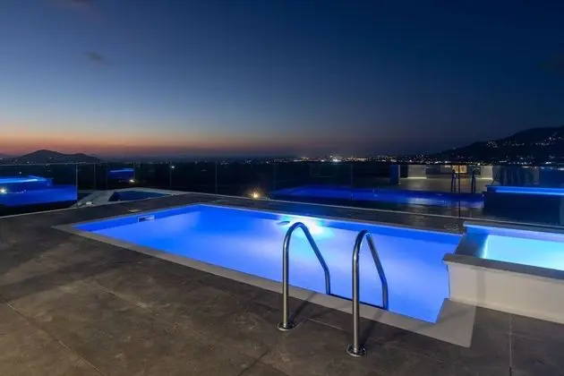 Deluxe Ev, 2 Yatak Odası, Kişiye Özel Havuzlu, Deniz Manzaralı (Turquoise Villa)