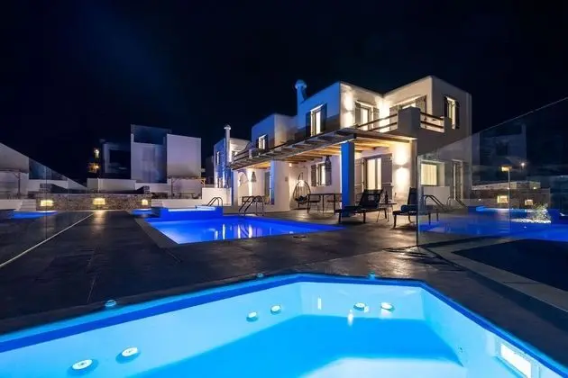 Deluxe Ev, 2 Yatak Odası, Kişiye Özel Havuzlu, Deniz Manzaralı (Turquoise Villa)