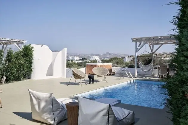 Honeymoon Suite with Lake view, Private pool & Outdoor Jetted Tub