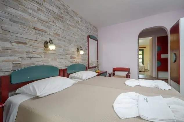 Connecting Room