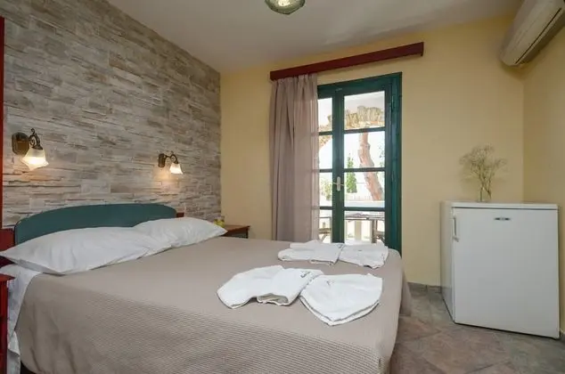 Connecting Room