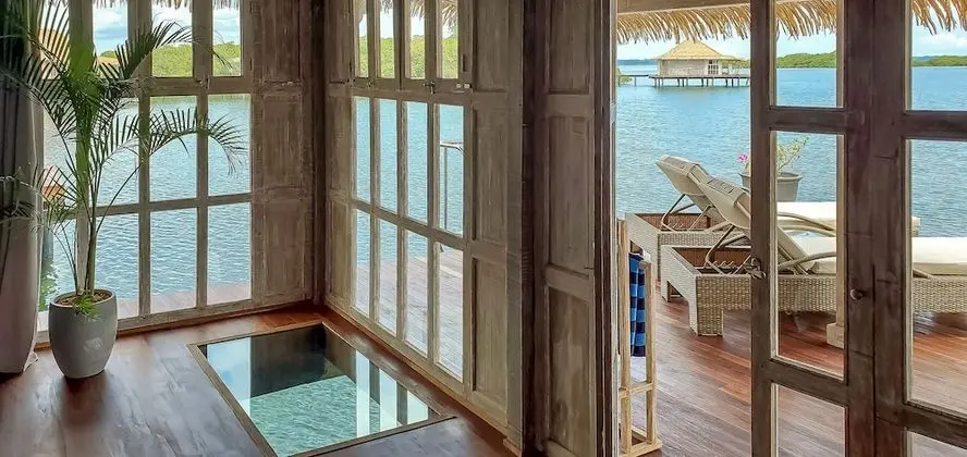 Villa (Water Window)