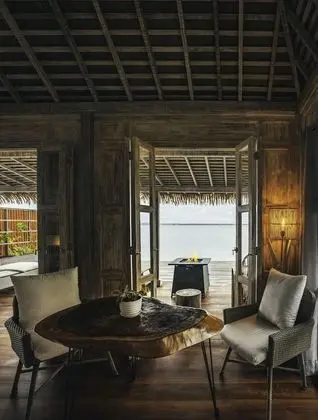Villa (Water Window)