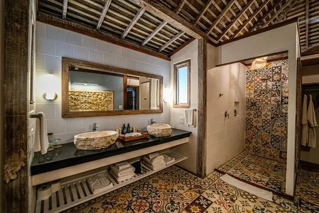Villa (Water Window)