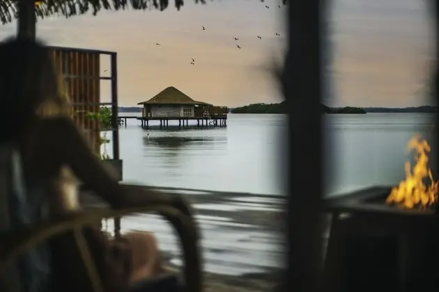 Villa (Water Window)