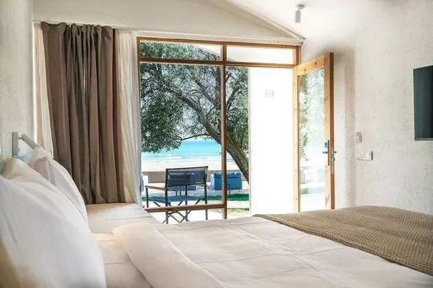Deluxe Room with King Bed Sea View