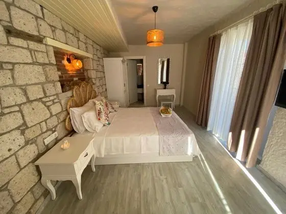 Junior Suite, Havuz veya Bahçe Manzaralı