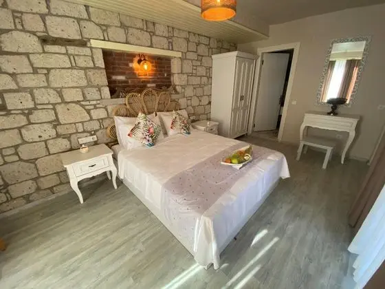 Junior Suite, Havuz veya Bahçe Manzaralı