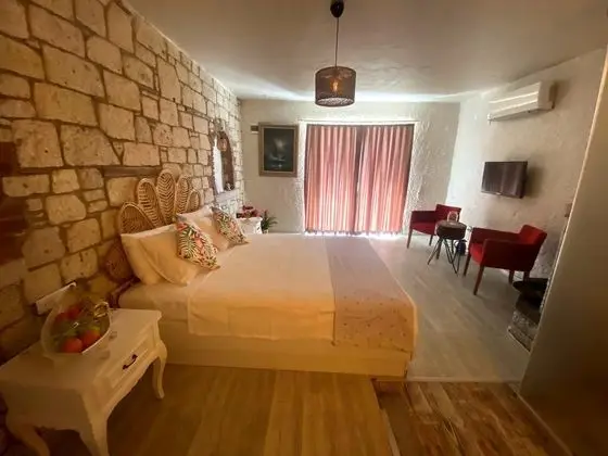 Junior Suite, Havuz veya Bahçe Manzaralı