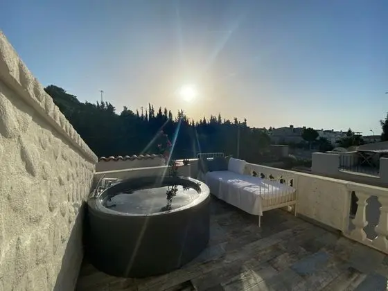 Luxury Suite, Dağ veya Havuz Manzaralı, Jakuzili
