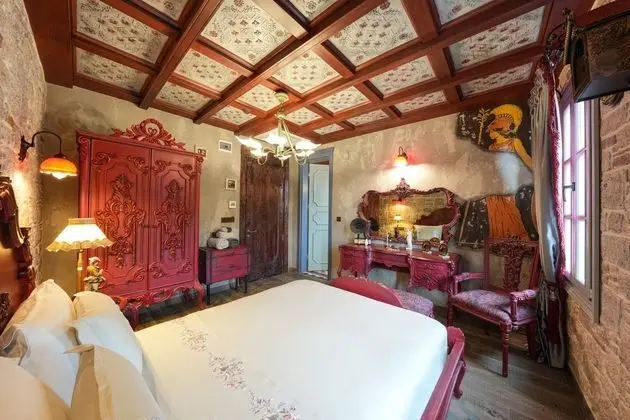 Antique Deluxe