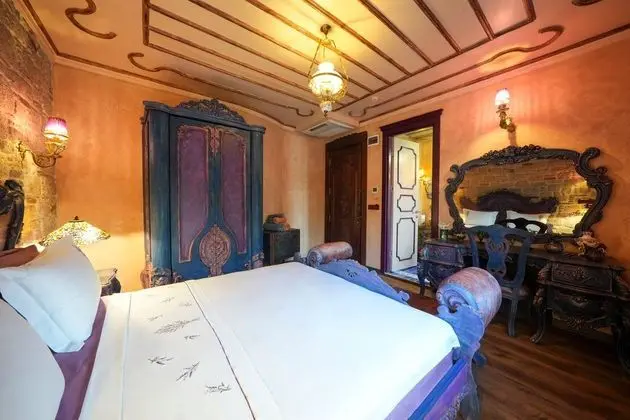 Antique Deluxe