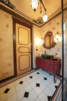 Antique Deluxe