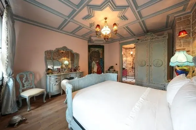 Antique Deluxe