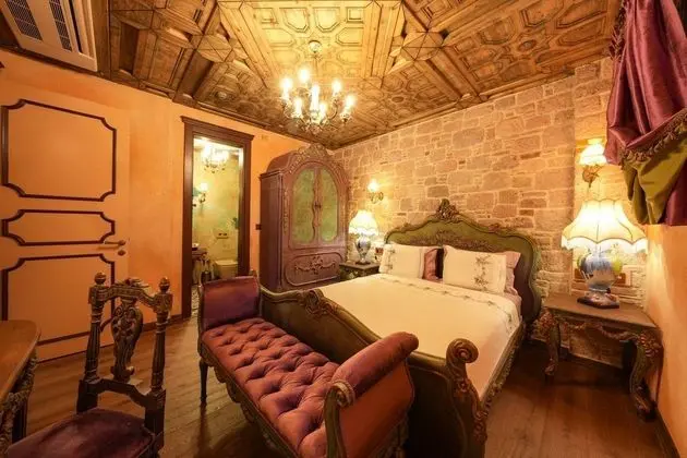 Antique Junior Suite