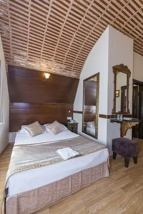 Cave Room with Double Bed