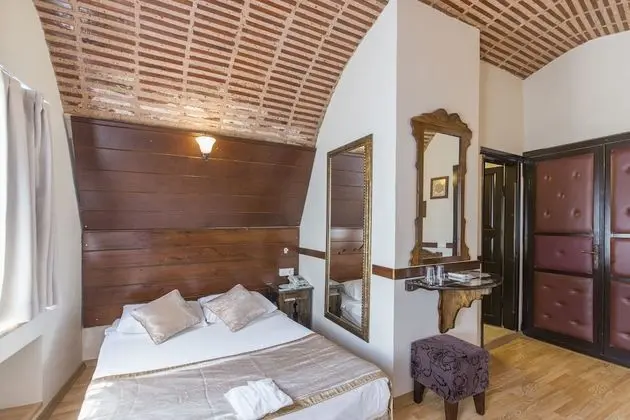 Cave Room with Double Bed