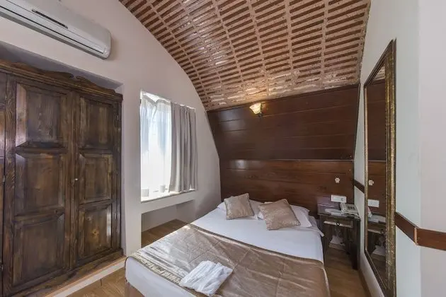 Cave Room with Double Bed
