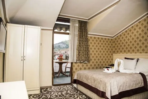 Tek Büyük veya İki Ayrı Yataklı Oda