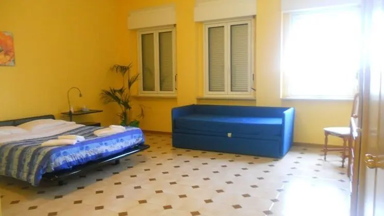 Üç Kişilik Oda