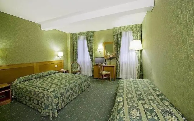 Standard Üç Kişilik Oda