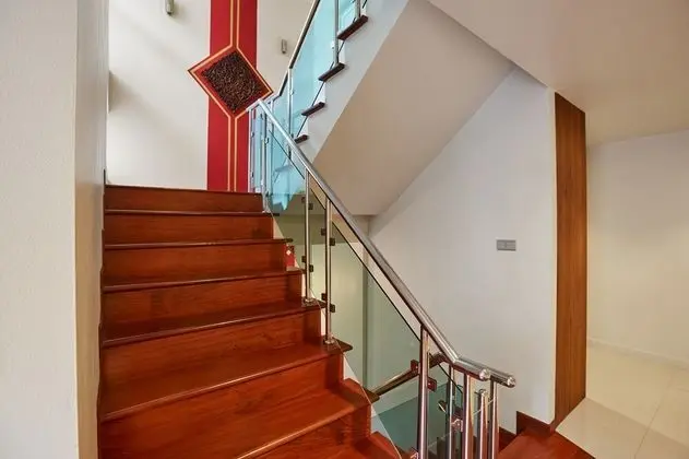 5 Bedrooms Villa