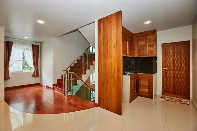 5 Bedrooms Villa