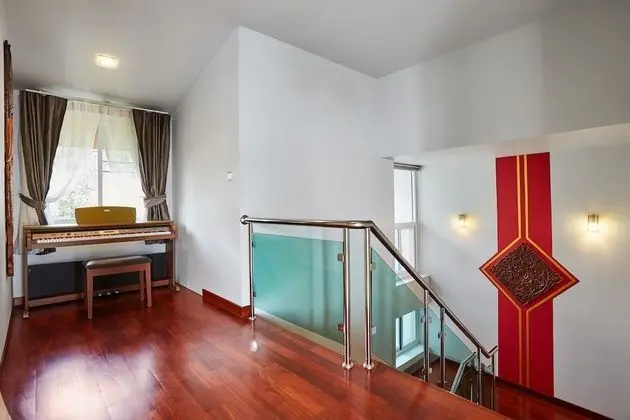5 Bedrooms Villa