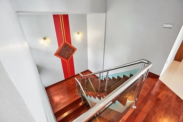 5 Bedrooms Villa