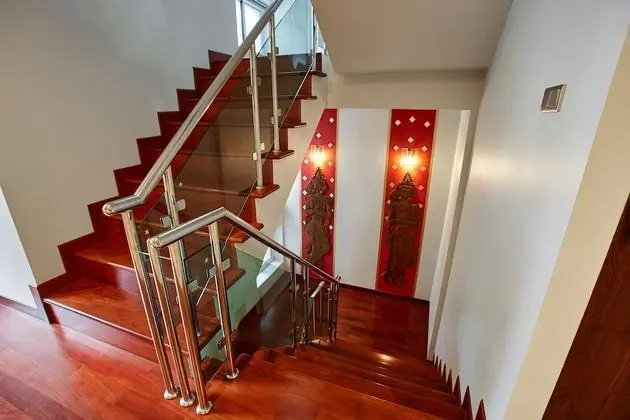 5 Bedrooms Villa