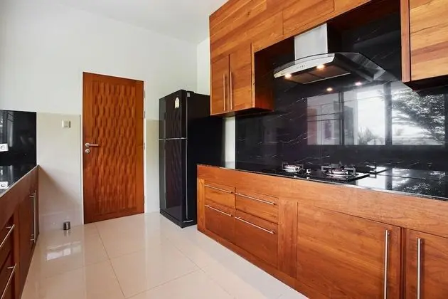 5 Bedrooms Villa