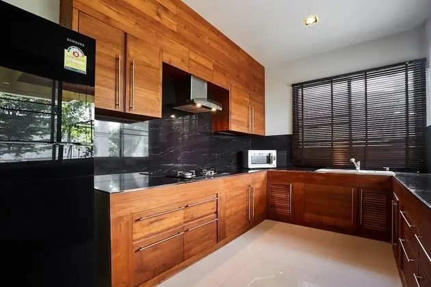 5 Bedrooms Villa