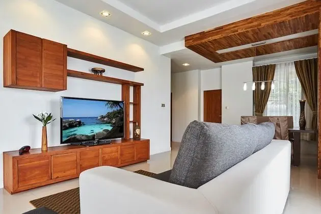 5 Bedrooms Villa