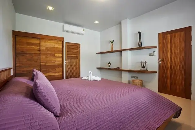 5 Bedrooms Villa