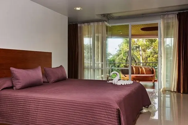 5 Bedrooms Villa