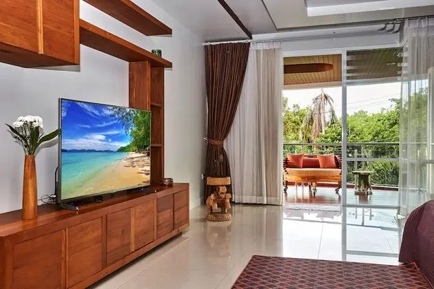 5 Bedrooms Villa