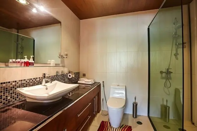 5 Bedrooms Villa