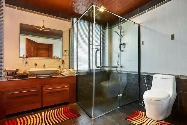 5 Bedrooms Villa