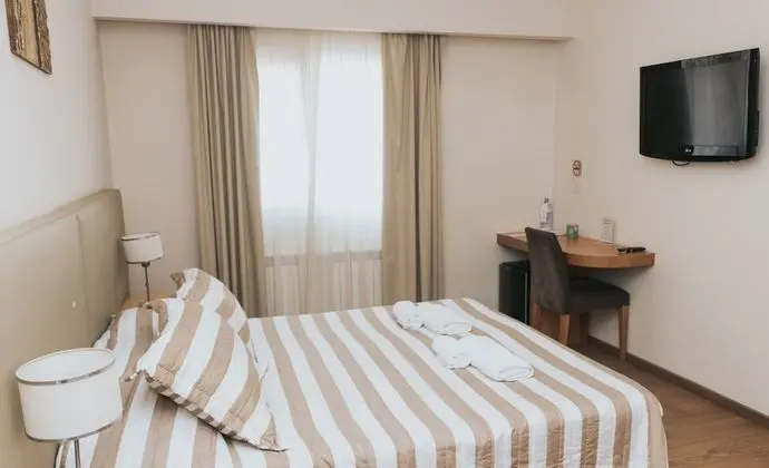 City Tek Büyük Yataklı Oda