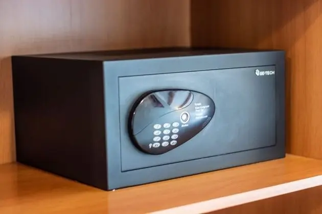 City Tek Büyük Yataklı Oda