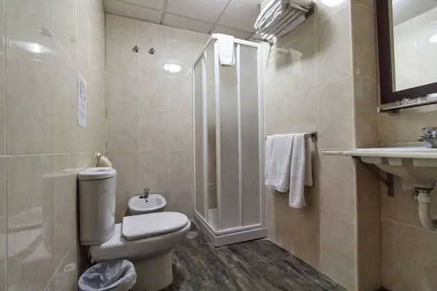 Üç Kişilik Oda