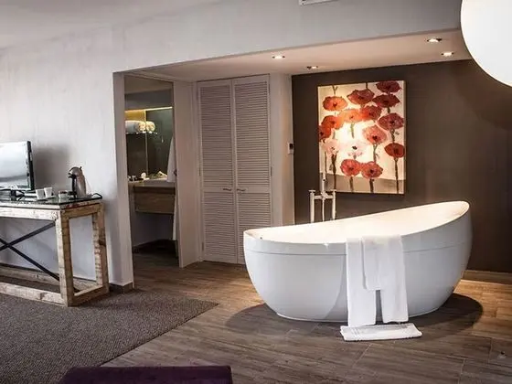 Junior Suite, Executive