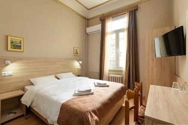 Standard Tek Büyük Yataklı Oda