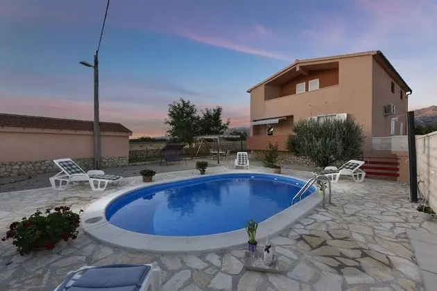 Villa, Sigara İçilebilir