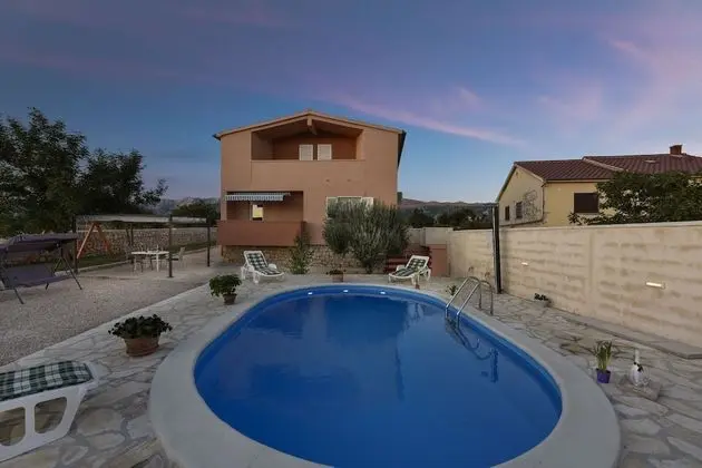 Villa, Sigara İçilebilir