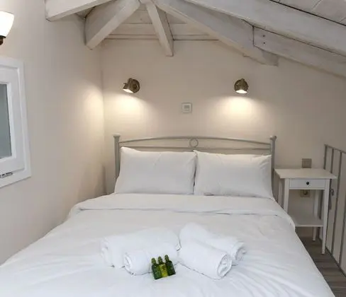 Romantic Üç Kişilik Oda, 1 Büyük (Queen) Boy Yatak ve Çekyat