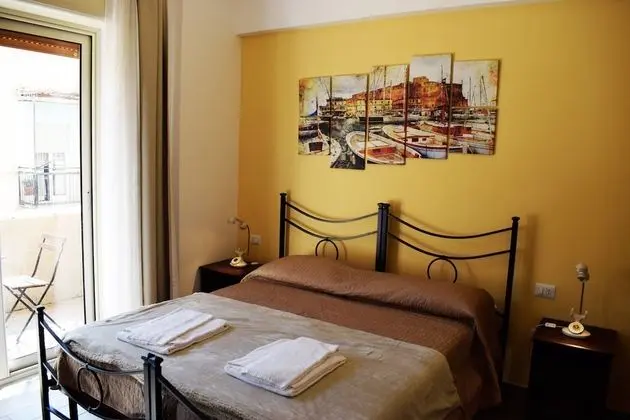 Tek Büyük veya İki Ayrı Yataklı Oda, Şehir Manzaralı (Folklore)