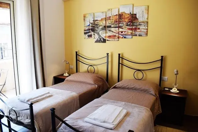 Tek Büyük veya İki Ayrı Yataklı Oda, Şehir Manzaralı (Folklore)